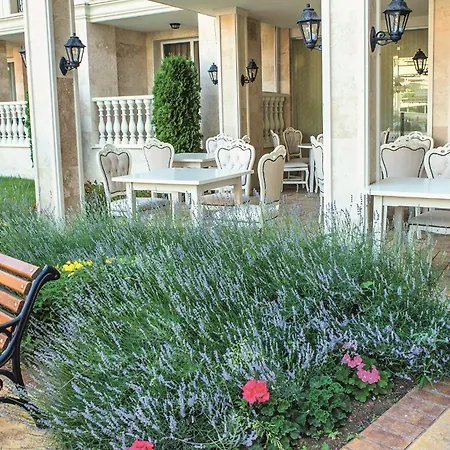 מלון דירות Rena