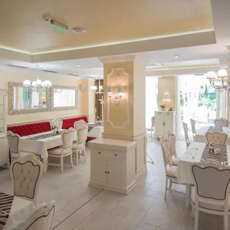 מלון דירות Rena