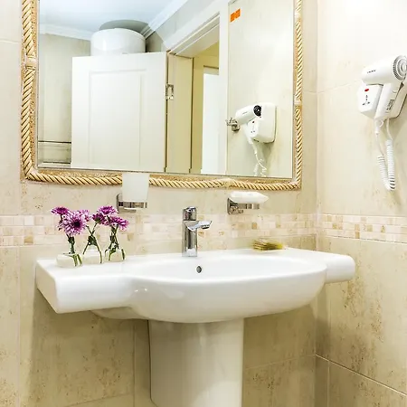 Rena Ξενοδοχείο με διαμερίσματα 4*