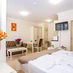 Rena ساني بيتش